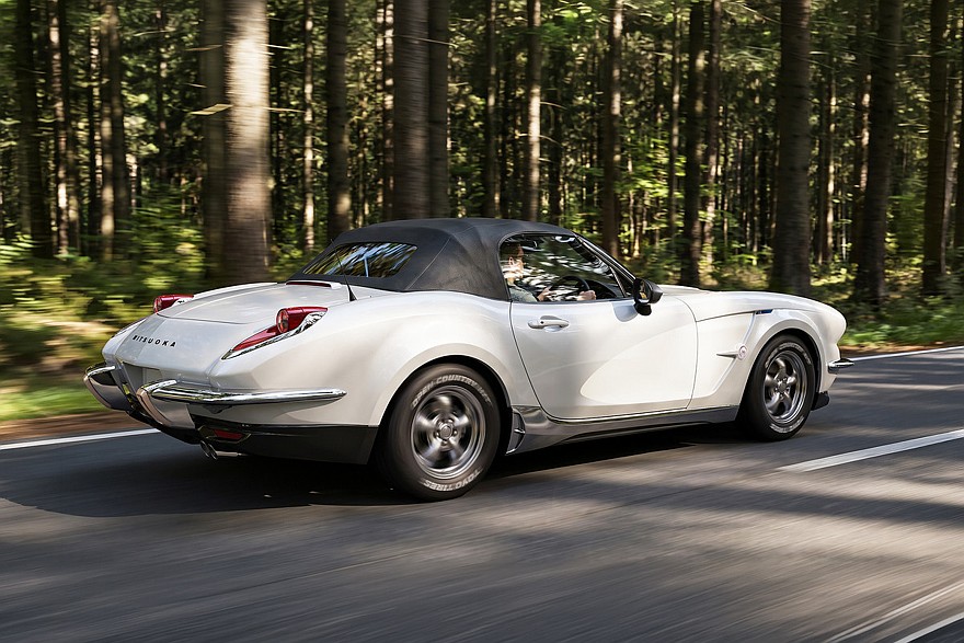 Родстер Mitsuoka LA1: вдохновлён классическим Chevrolet Corvette, сделан на базе Mazda MX-5 Родстер Mitsuoka LA1: вдохновлён классическим Chevrolet Corvette, сделан на базе Mazda MX-5
