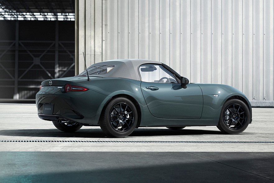 Родстер Mitsuoka LA1: вдохновлён классическим Chevrolet Corvette, сделан на базе Mazda MX-5 Родстер Mitsuoka LA1: вдохновлён классическим Chevrolet Corvette, сделан на базе Mazda MX-5